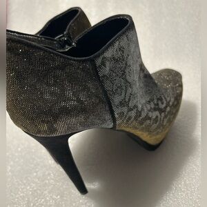 Gianni Bini Black, Gold and Silver Glitter Heels sz: 7.5